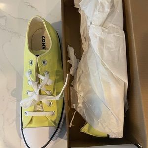 NIB Converse Tennis Shoes